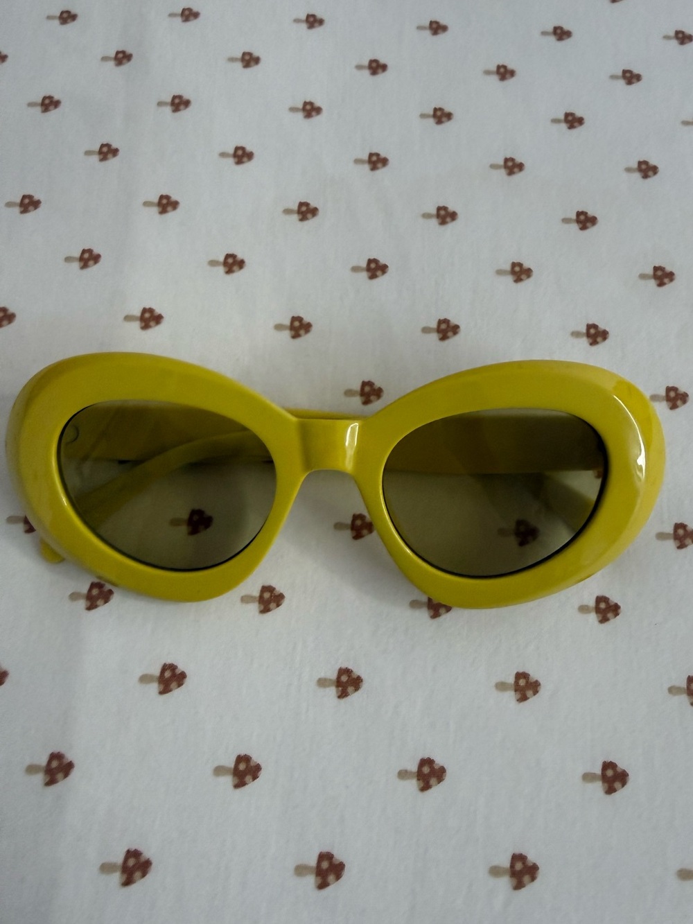 Women’s Yellow Oval Retro Sunglasses